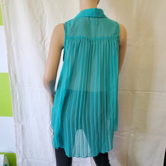 Eyelash Couture Sheer Button Down Tops- Set of 2 - Picture 7 of 16